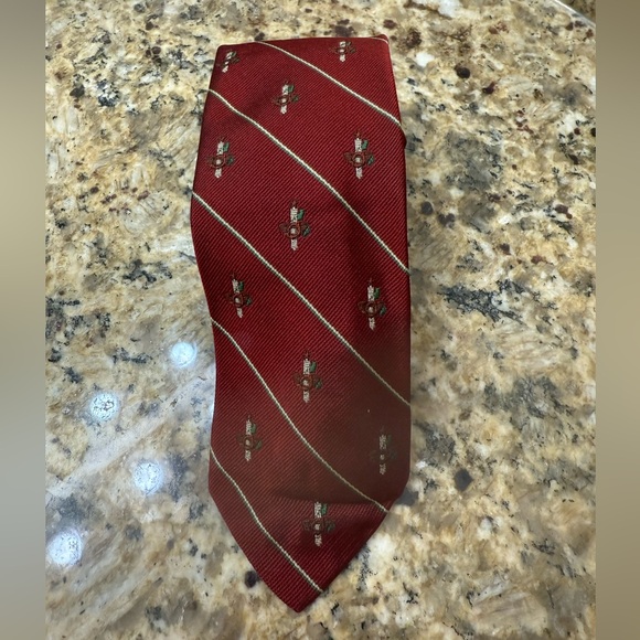 EUC Ferrell Reeds Elegant Red Patterned Men's Tie - Picture 1 of 4